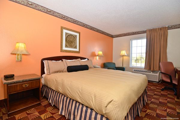 Hotel SUPER 8 BY WYNDHAM LAKE OF THE OZARKS (Eldon)